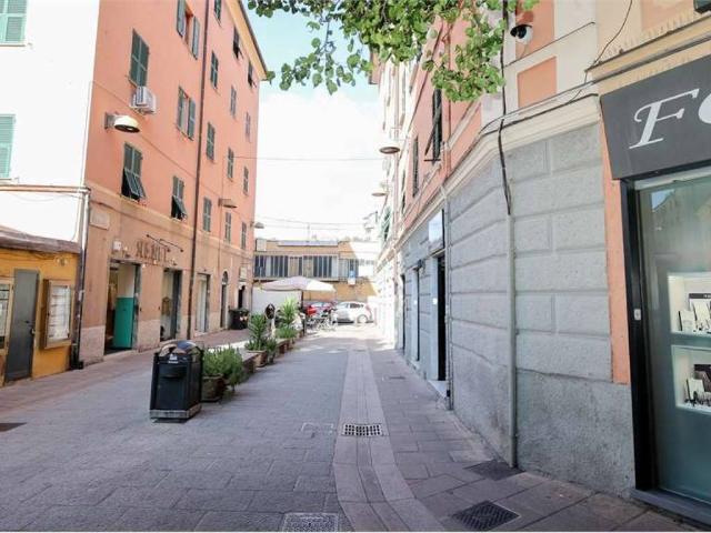 Locale Commerciale in vendita a Val Polcevera, Serra Riccò