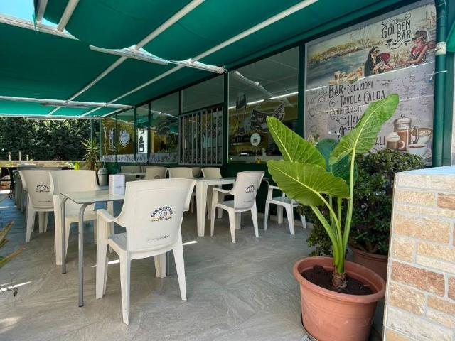 Locale Commerciale in vendita a Ponente, Serra Riccò