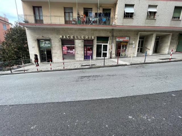 Locale Commerciale in vendita a Centro Ovest, Serra Riccò