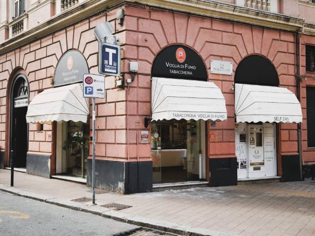 Locale Commerciale in vendita a Centro Ovest, Serra Riccò
