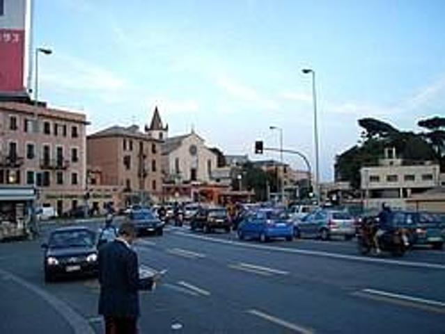 Locale Commerciale in vendita a Levante, Serra Riccò