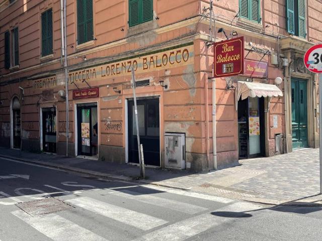 Locale Commerciale in vendita a Centro Ovest, Serra Riccò