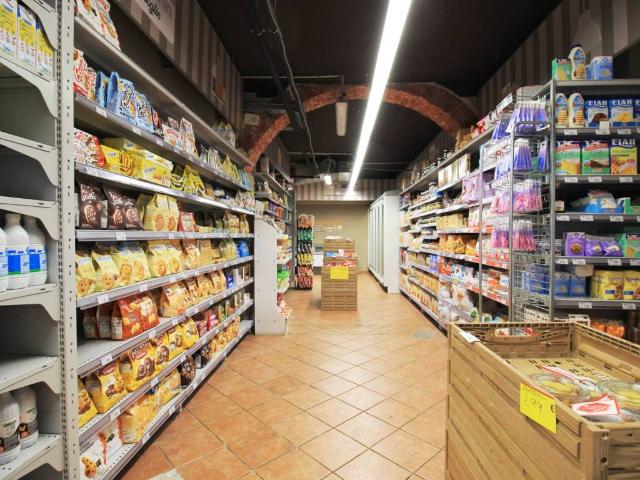 Locale Commerciale in vendita a Centro Ovest, Serra Riccò