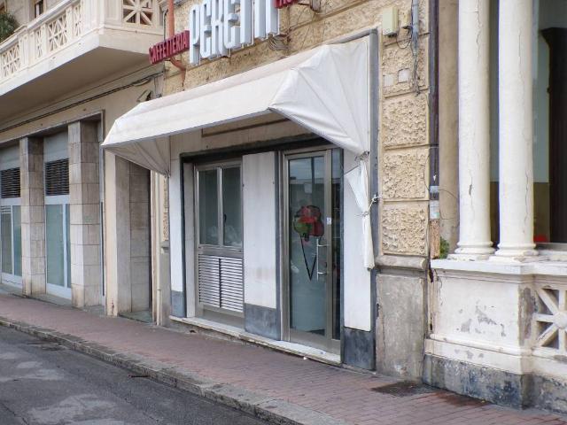 Locale Commerciale in vendita a Ponente, Serra Riccò