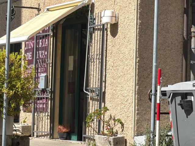 Locale Commerciale in vendita a Medio Levante, Serra Riccò