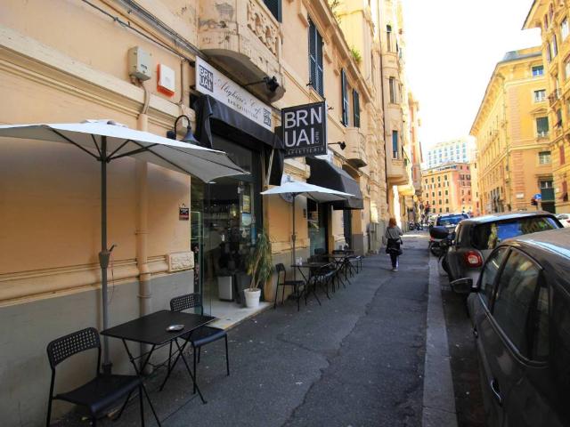 Locale Commerciale in vendita a Centro Est, Serra Riccò