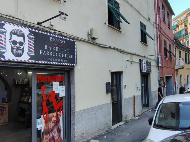 Locale Commerciale in vendita a Medio Ponente, Serra Riccò
