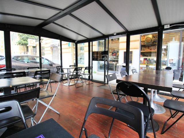 Locale Commerciale in vendita a Medio Levante, Serra Riccò