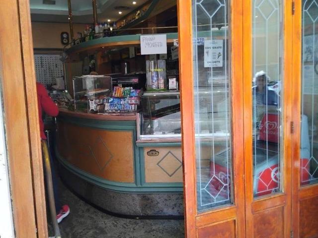 Locale Commerciale in vendita a Levante, Serra Riccò