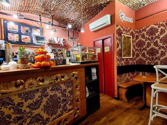 Locale Commerciale in vendita a Maddalena, Genova