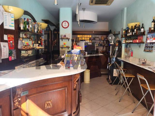Locale Commerciale in vendita a Medio Levante, Serra Riccò