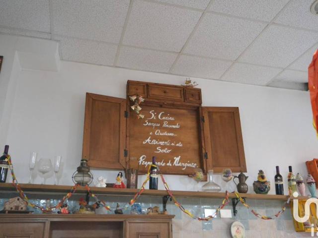 Locale Commerciale in vendita a Molassana, Genova