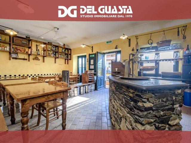 Locale Commerciale in vendita a Vernazzola, Genova