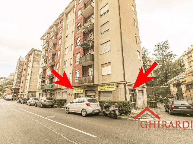 Locale Commerciale in vendita a Torbella, Genova