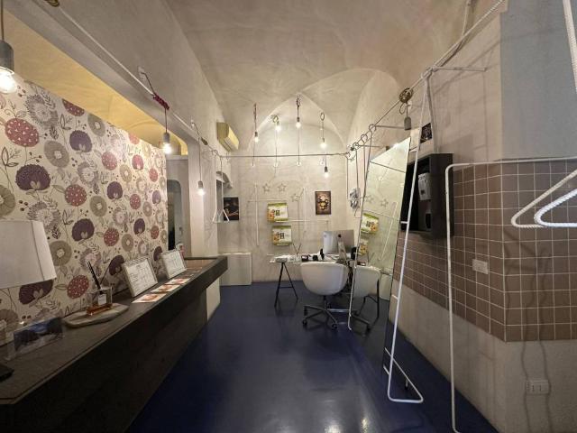 Locale Commerciale in vendita a Molo, Genova