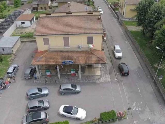 Locale Commerciale in vendita a Gerenzago, Lombardia