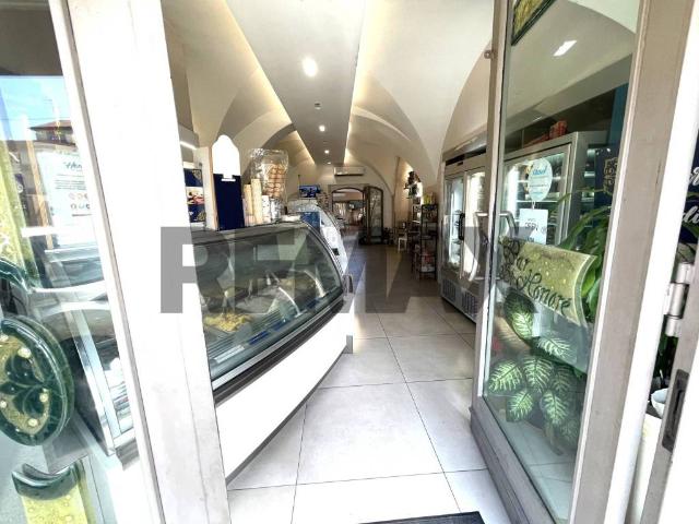 Locale Commerciale in vendita a Macchia, Giarre