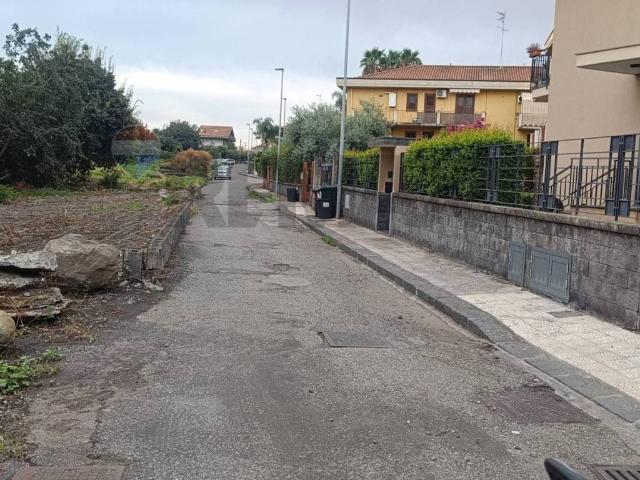 Locale Commerciale in vendita a Macchia, Giarre