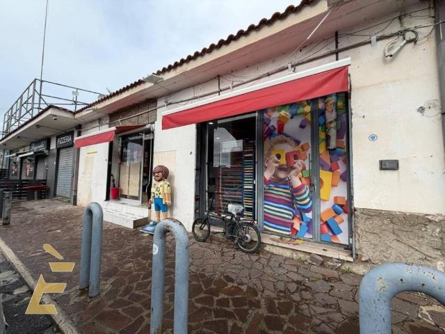 Locale Commerciale in vendita a Giugliano In Campania, Campania