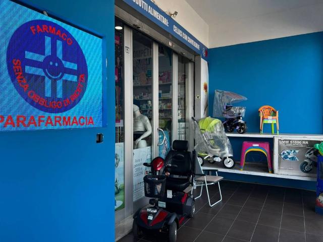 Locale Commerciale in vendita a Giugliano In Campania, Campania