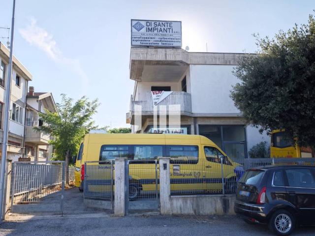 Locale Commerciale in vendita a Giulianova, Teramo