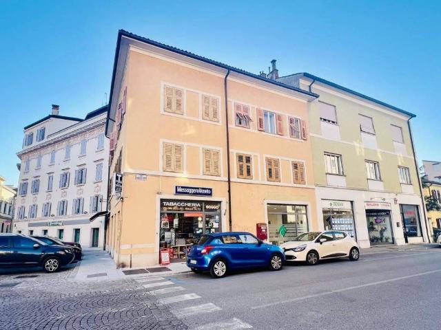 Locale Commerciale in vendita a Borgo Castello, Gorizia