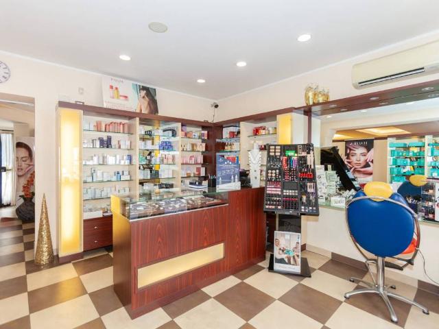 Locale Commerciale in vendita a Prospiano, Gorla Minore