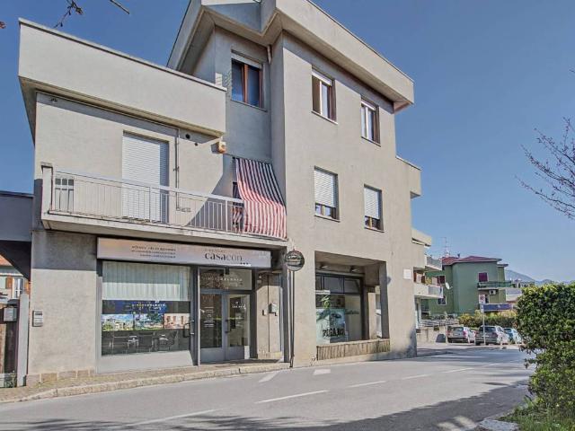 Locale Commerciale in vendita a Gorle, Lombardia