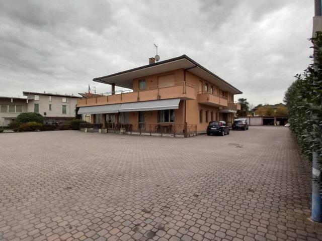 Locale Commerciale in vendita a Piemonte, Novara