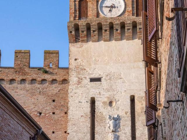 Locale Commerciale in vendita a Marche, Pesaro E Urbino