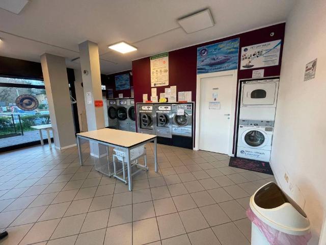 Locale Commerciale in vendita a Unione Terre di Pianura, Granarolo Dell'emilia