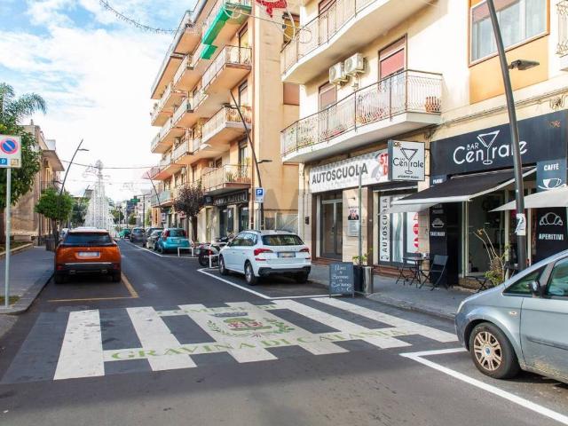 Locale Commerciale in vendita a Gravina Di Catania, Sicilia