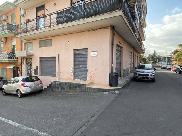 Locale Commerciale in vendita a San Paolo, Gravina Di Catania