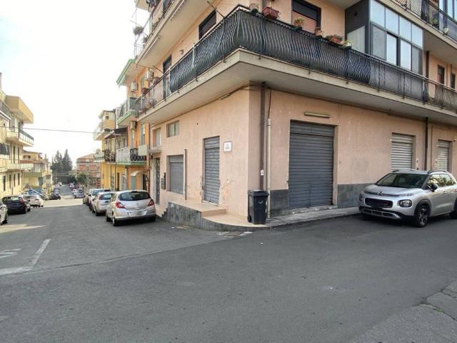 Locale Commerciale in vendita a San Paolo, Gravina Di Catania