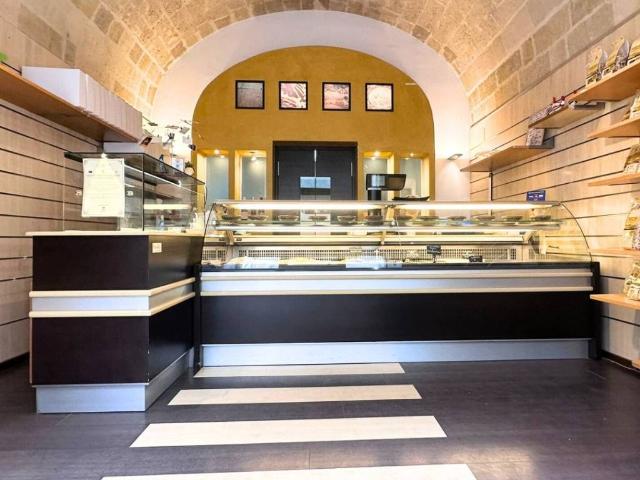 Locale Commerciale in vendita a Puglia, Bari