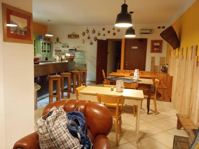 Locale Commerciale in vendita a Modzo, Gressan