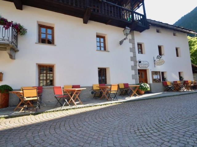 Locale Commerciale in vendita a Gressoney Saint Jean, Aosta