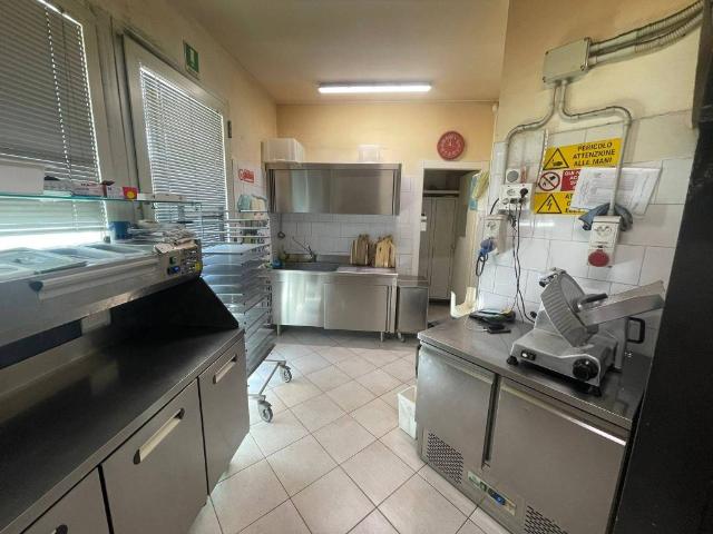 Locale Commerciale in vendita a Rosmarina, Monte Argentario