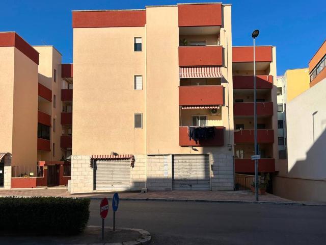 Locale Commerciale in vendita a Grottaglie