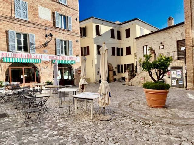 Locale Commerciale in vendita a Marche, Ascoli Piceno