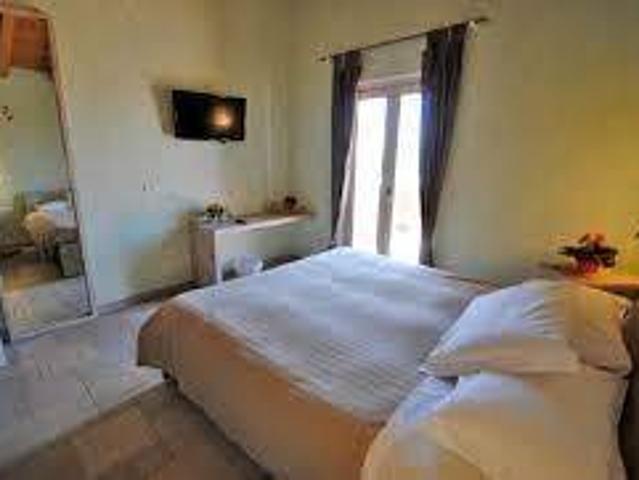 Locale Commerciale in vendita a Ischia, Marche