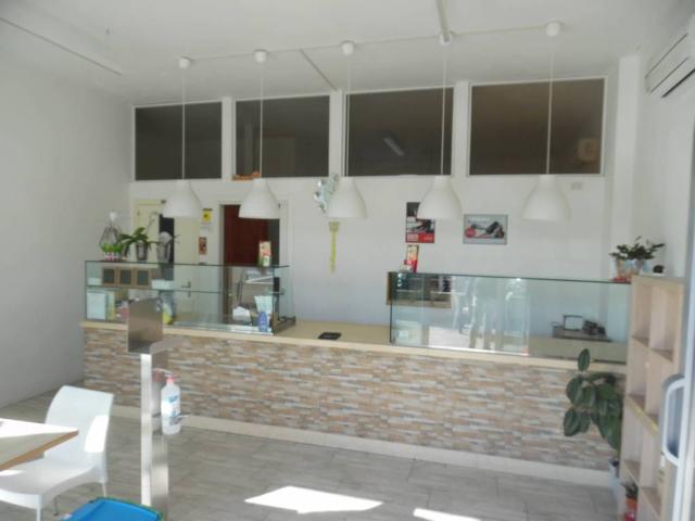 Locale Commerciale in vendita a Montesecco, Marche