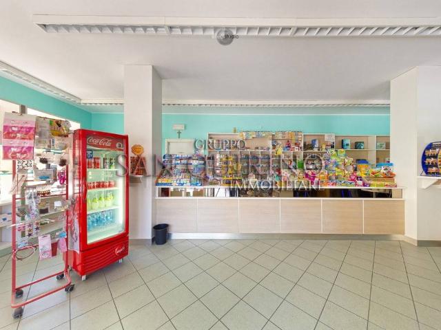 Locale Commerciale in vendita a Bassa Reggiana, Re