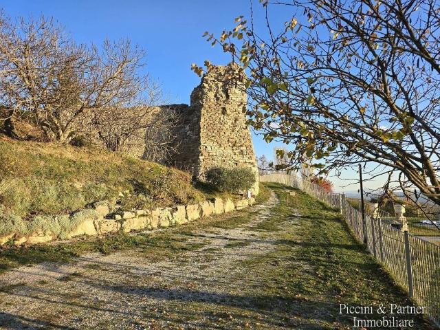 Locale Commerciale in vendita a Gubbio, Umbria