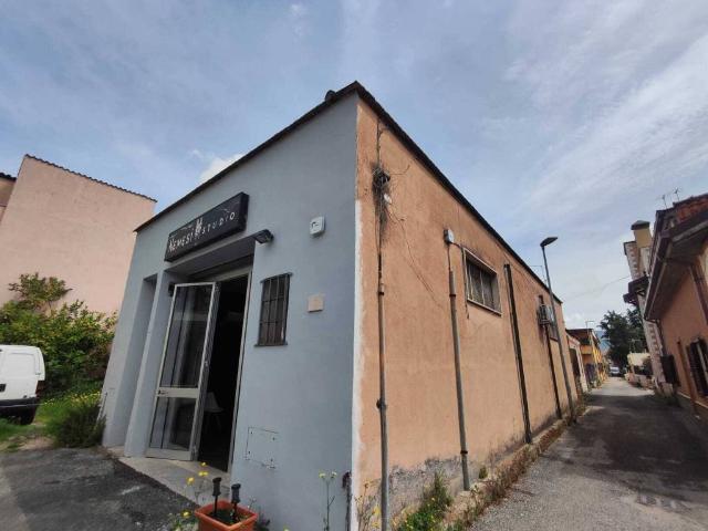 Locale Commerciale in vendita a Guidonia Montecelio, Roma Capitale