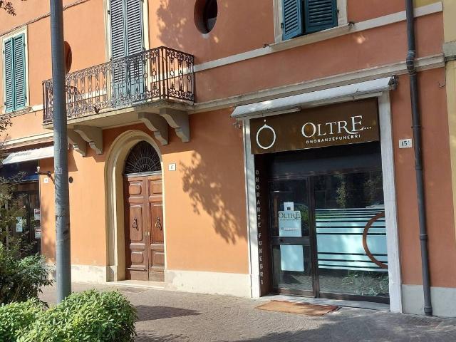 Locale Commerciale in vendita a Nuovo Circondario Imolese, Imola