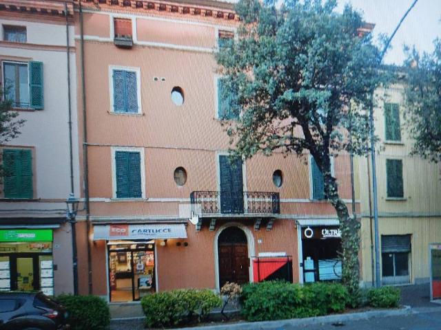 Locale Commerciale in vendita a Centro, Imola