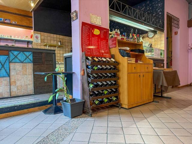 Locale Commerciale in vendita a Oliveto, Imperia