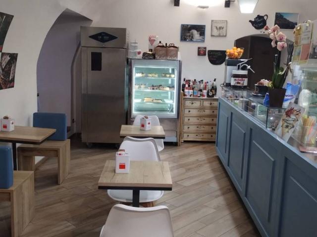 Locale Commerciale in vendita a Borgo Marina, Imperia