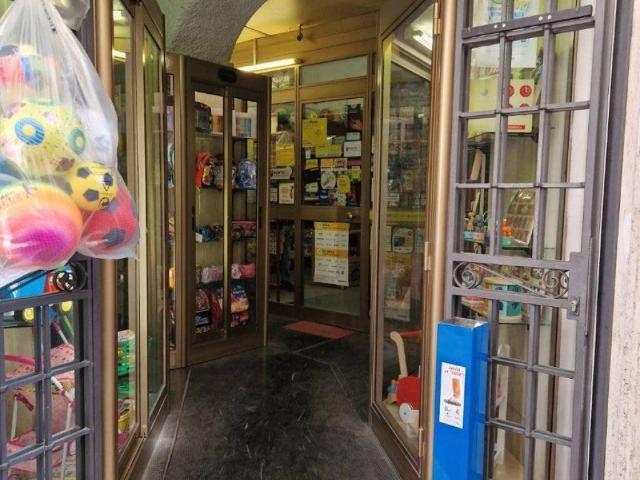 Locale Commerciale in vendita a Imperia, Liguria